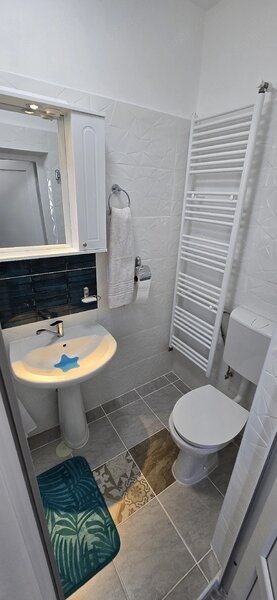 Eroii Revolutiei, Giurgiului, 5 min. de metrou, in vila, tv, ac, totul nou